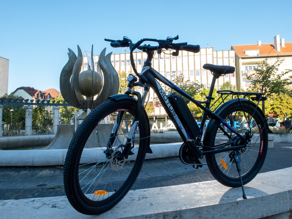 MOTUS City e-bike teszt - 27,5 colos bringa egy roller áráért 19