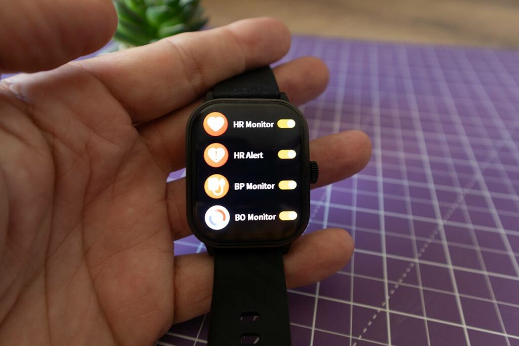 BlitzWolf BW-HL5a hand holding a smart watch